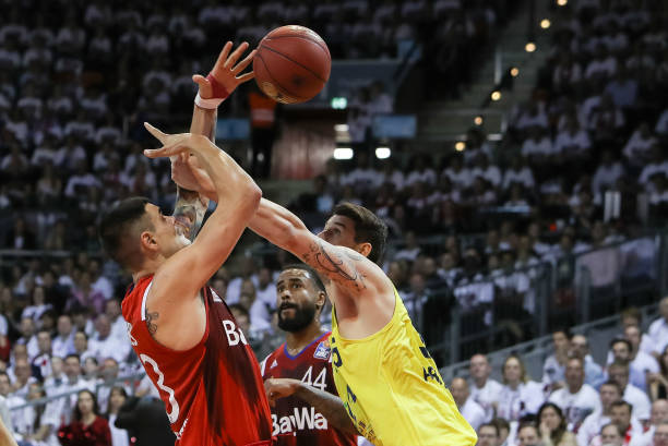 还通过传球 还通过传球