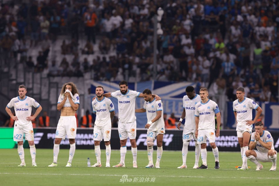 闻发布会上 闻发布会上