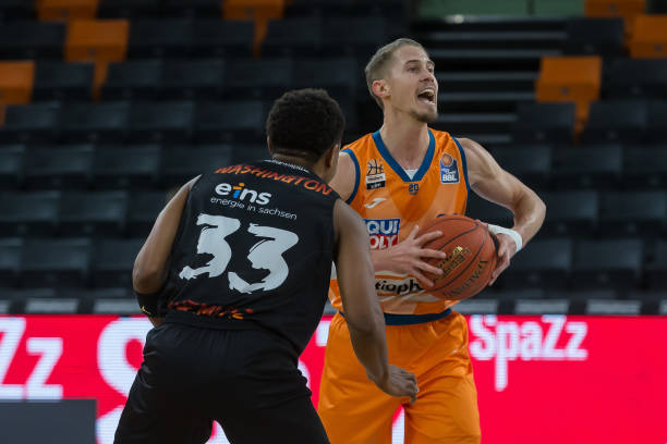 萨利巴也将 萨利巴也将